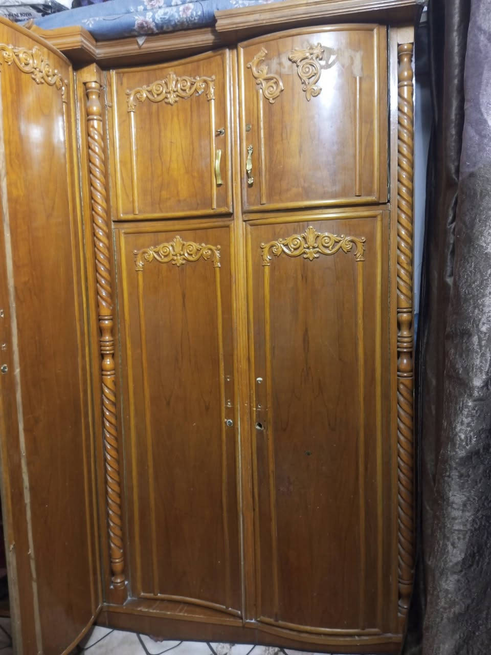سلام عليكم احبتي الكرام اخوان غرفه اخشاب عراقي درجه اول ابو التكم اخوان جاي أشيل وريد ابيع مستعجل علا بيعتهة عوزهة ترتيب بسيط . 
اخوان السعر 500 وبيهة مجال.
***********
