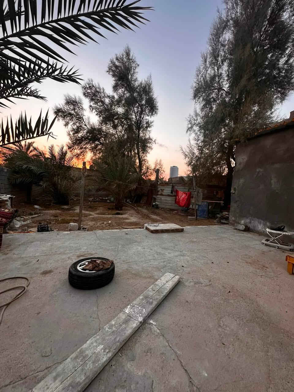 سلام عليكم دار سكن البيع ابو الخصيب
العوجه غريب علا السيدين 
وقف اصولي مسجل 
ألسنه 25الف 
مكون من غرفتين وديونيه وصله ومطبخ 
وكراج يوسع ثلث سيارات 
المساحه 300متر 
السعر 47وبي مجال 
استفسار اتصل 
***********
