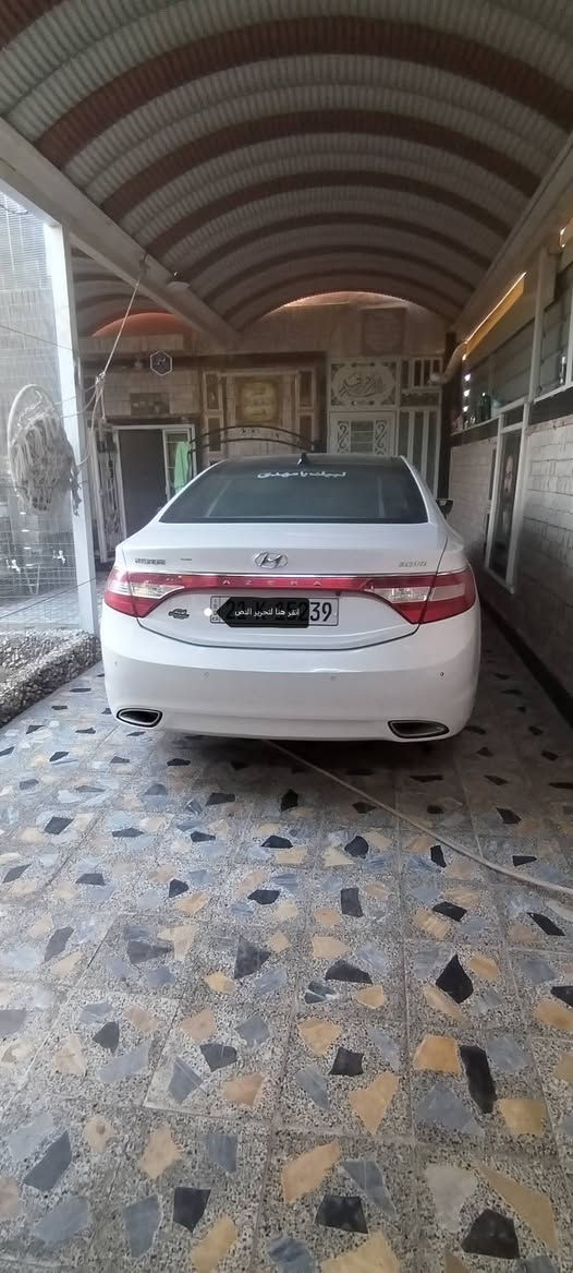 ازيره للبيع سنويه رقم  دولي ستوني مجددهه بسمي رقم سليمانيه  بيهه صبغ بل بنيد والدور الخلفي صبغ قليل بدون داخل فول مواصفات موديل ٢٠١١ السعر ١١٥ مكان السياره نجف قرية الغدير للإستفسار اكثر على الرقم ***********
