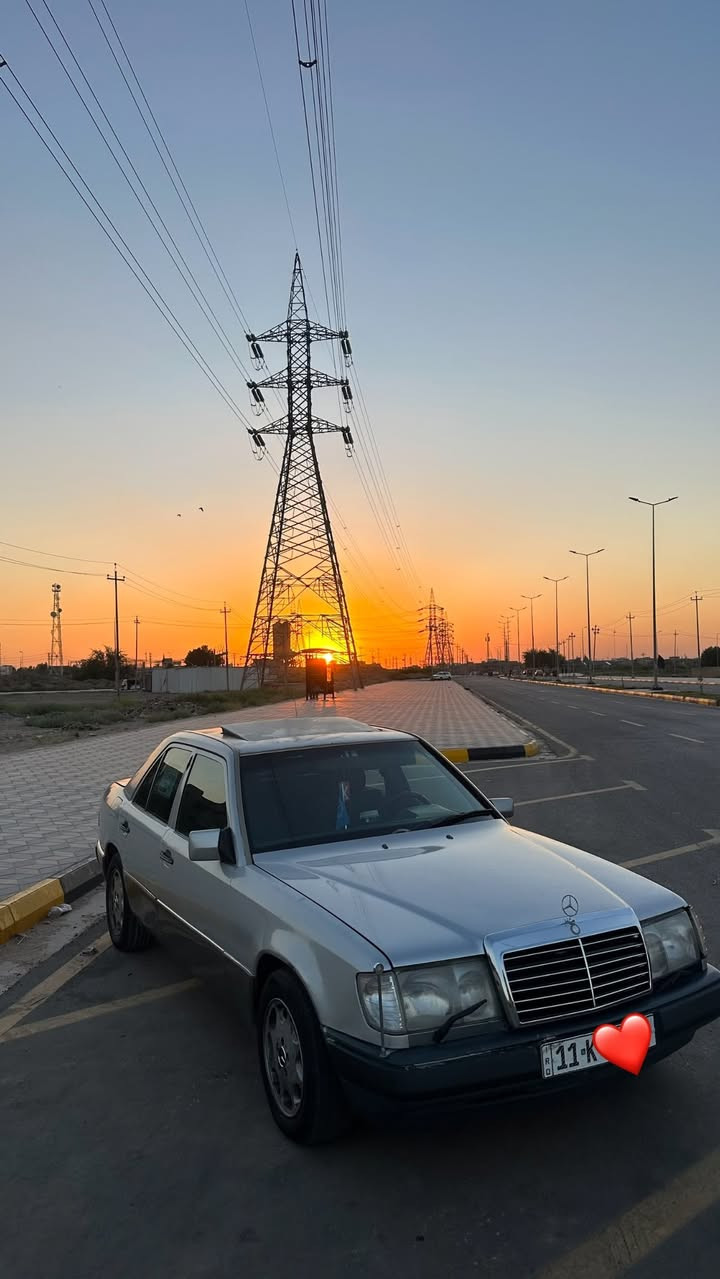 مرسدس دب مديل 92سياره كرهباياته كله شغاله   فتحت سقف مكينه فيفيتي 3000 سياره جاهزه ما ناقصه ايشي رقمه بغداد نكليزي بسمي تحويل ثاني يوم سعر 60وبيه مجال رقمي***********
