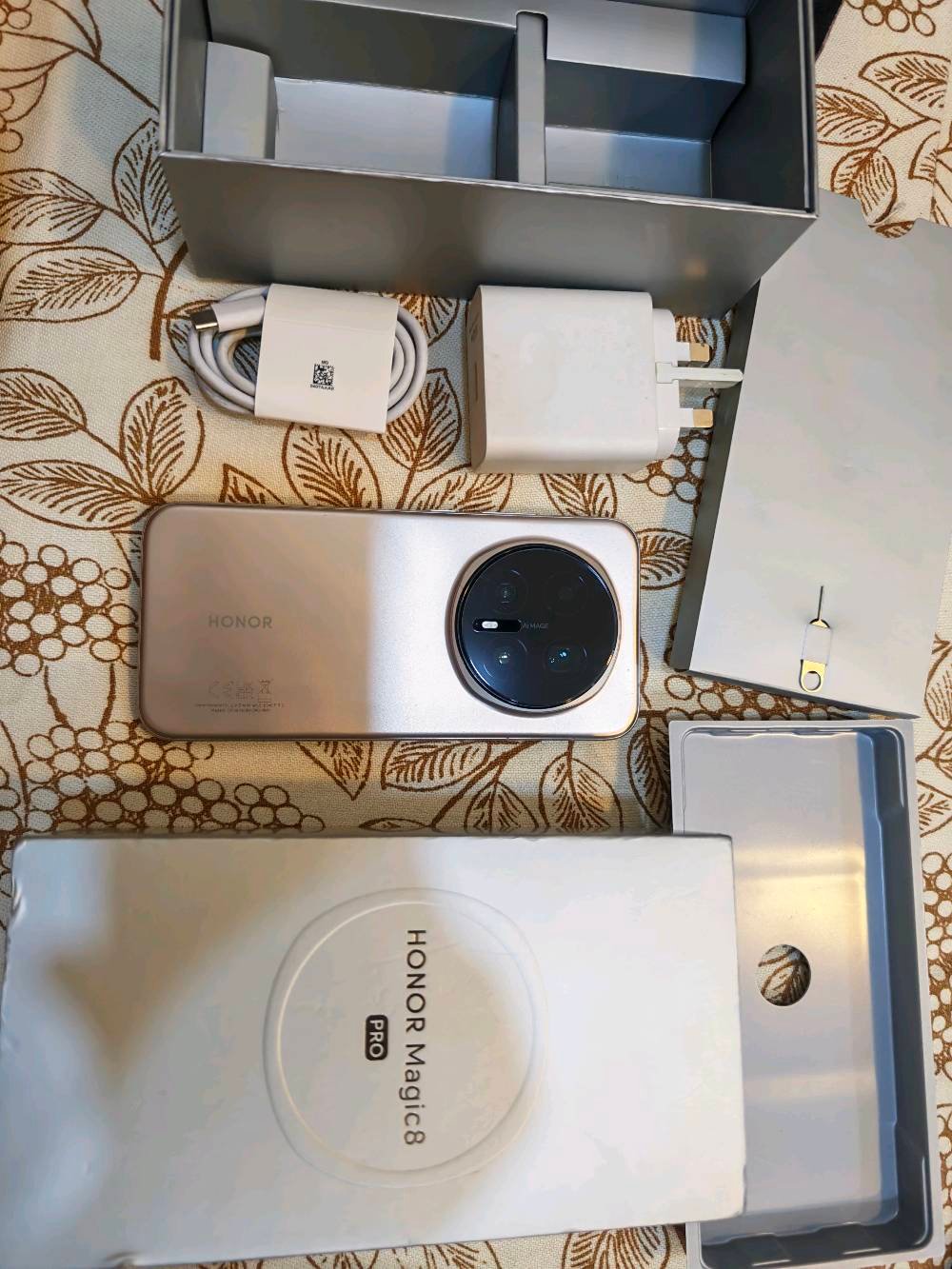 Honor Magic 8 Pro
نظافة الجهاز 99%
ملحقات كامله 💯
بدون هدايا ❌
لاسق ضد الكسر للشاشه 🛡️
لاسق ضد الكسر للكامرات 🛡️
بغداد 📍
للاستفسار واتساب *********** 📞💬
السعر 1080 💸 قفل وبدون عملة رجاءآآآ