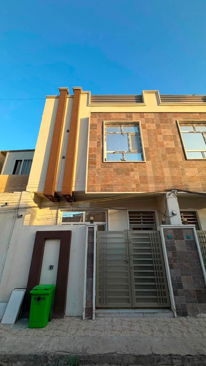السلام عليكم / مكتب الحداثة
الدار للبيع المساحة🏠 50 متر.   

يحتوي على استقبال ومطبخ 

وغرفتين نوم 🛏️

صحيات عدد 2 

ويحتوي على مخزن وسطح 

عنوان البيت ديوان مخابرات خلف شارع ٦٠ 

ملاحظة/ يتم البيع والشراء في مكتب الحداثة قرب جامع محمد رسول الله على شارع ٦٠ 

اي استفسار التصال على الرقام التالية 

*********** 

***********
