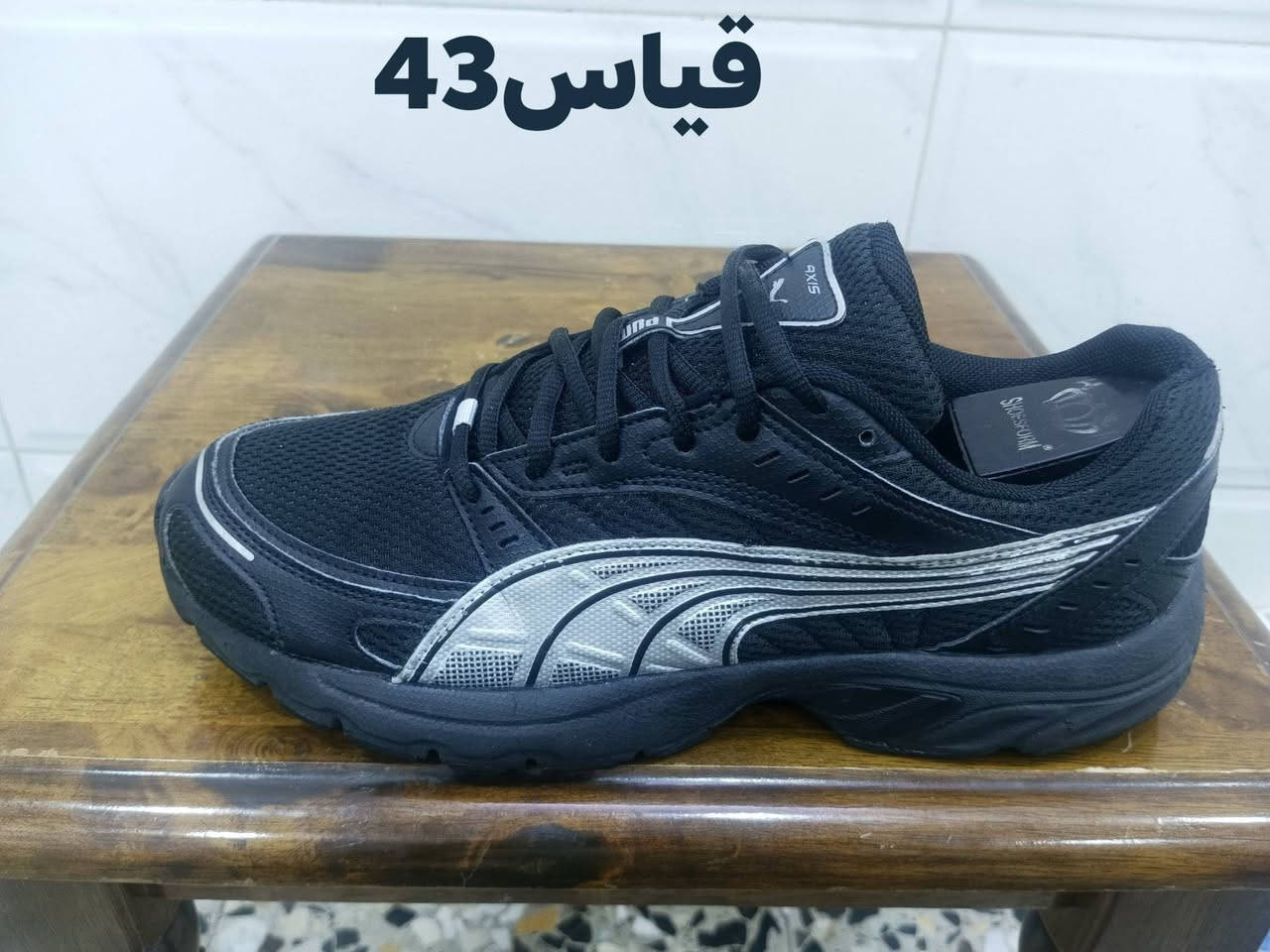 السلام عليكم احذيه باله العنوان الشعب نهايه شارع الصحه قرب صوره السيد يوجد توصيل كافه محافظات العراق الرقم ***********
