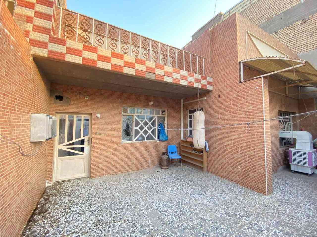 ✨الدار للبيع ✨
(حي العداله منطقه ال34خلف شارع الجنسيه شارع 10مساحه 200متر . غرفتين نوم صاله استقبال مطبخ وصحيات 2 )
للإستفسار وَ التواصل مكتب ابو زيد الكنبي 
📞***********
