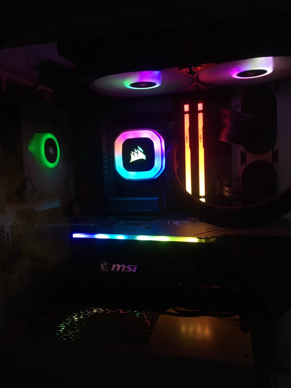 السلام عليكم، حاسبة كيمنك للبيع

المواصفات 
معالج: I5 13400f
مذربورد:  gigabyte Z790 Aorus Elite AX
رام: 2x16 ddr5 5200 kingston fury RGB
بورسبلاي: thermaltake 1200w platinum RGB
تبريد ماي: corsair 240mm h100i RGB
كيس: corsair 570x RGB
كرت شاشة: RTX 3080 10GB msi gaming trio Z 
تخزين: ADATA sx900 ssd 512gb + samsung 960 evo m.2 250gb + samsung 960 pro 512gb m.2

الحاسبة مستخدمة اقل من 3 اشهر بعدها نضيفة وتقريبا كل الكراتين موجودة
الحرارة مالتها متعبر ال 75 الحسابة باردة
رجاءً القطع كلهن براندات ومن اعلى الفئات كل القطع بيهن RGB
مكاني بابل او بغداد تجي تفصح شكد متريد 

مع يوبي اس اونلاين من شركة The rock 2kv بطاريات جديدة يشغلها من 40-70د وباعلى ضغط 10-15د وبي نظام كتم الصوت وغيرها. سعرة 200 الف ابيعة وحدة او وية التجميعة

سعر التجميعة مليونين
السعر قفل رجاء انتبه على البراندات والفئات  والحاسبة اخت الجديدة
رقم: ***********
