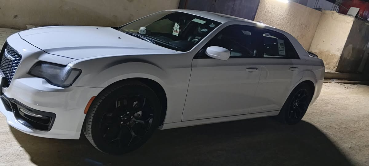 كرايسلر C300 • موديل 18 • مجال بسيط