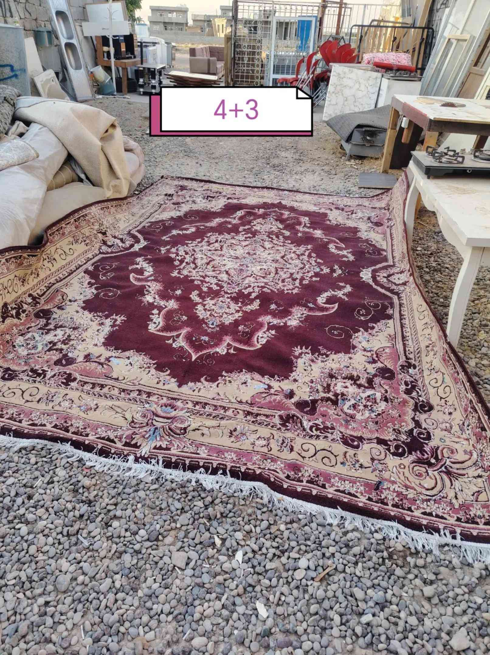 بضاعة اليوم الجمعه تابعوا البث اسعار  فلس ونص معرض البركه فرع الحله  العنوان بابل سدة الهندية منطقة المهناوية  ***********

نص مكتوب في الصور:
- 4+3
- 5 و نص + 4
- 6+30و3
- 3 ونص + 5