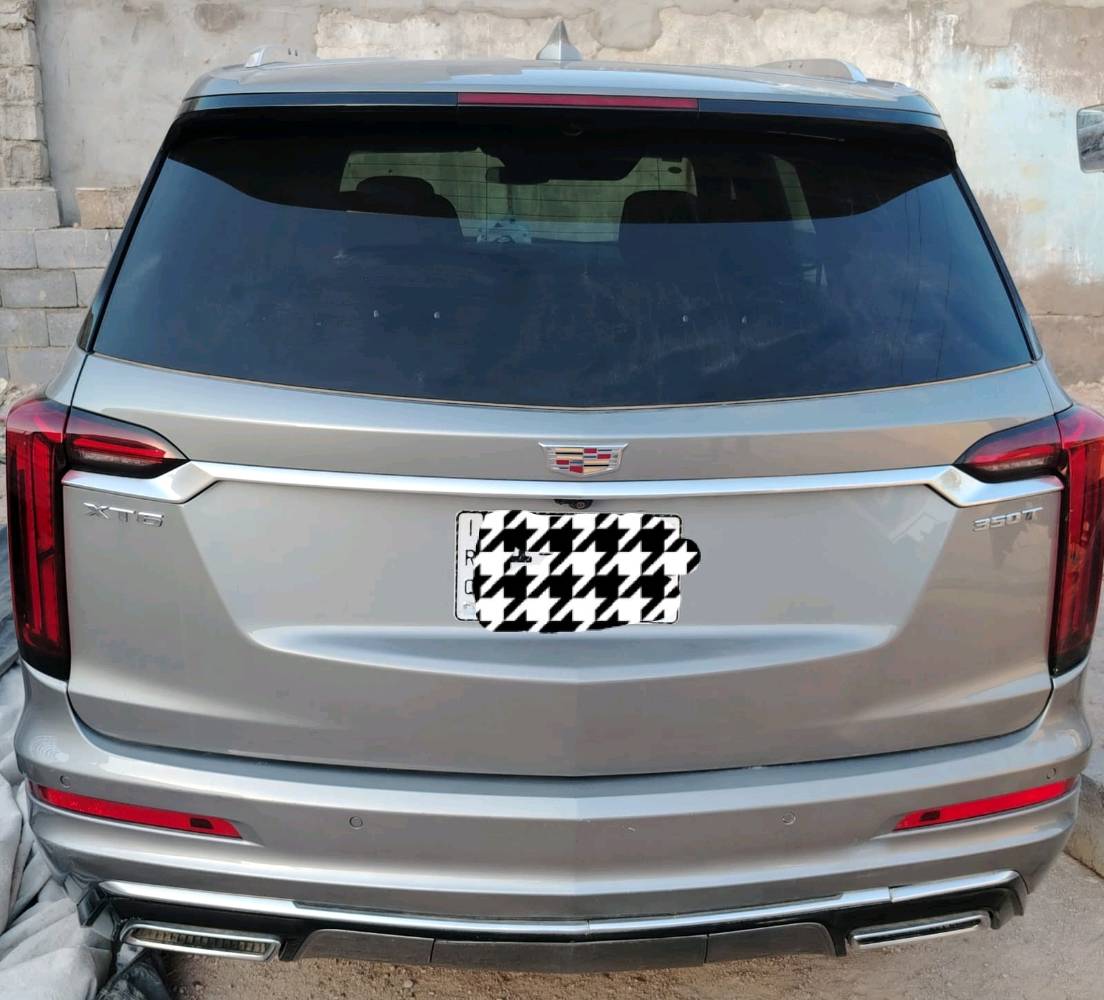 كاديلاك 2025 فئه الـ XT6 Premium Luxury
‏فول الفول 1/1👑🦅
‏• 3 صفوف مقاعد/ 7 راكب
‏•محرك 350T 
‏•الـ گير أوتوماتيك 9 سرعات تنقيل الكتروني ما تحس بيه، ناعمه حيل السياره  🕹️. 
‏• نضام القيادة Drive Mode تكد تحوله اقتصادي، رياضي، او مال طرق حسب رغبتك ⚙️.
‏
‏•واجهيه فئه الـ بريميوم لتدل Premium Galvano 
‏•لايتات LED
‏•بانوراما قطعتين عملاقة Ultra View واصلة لآخر مقعد بالسيارة ☀️.
‏
‏•داخل اسود ملكي 🖤. 
‏•شاشه لمس متوسطه.  تدعم شحن لالسلكِ Wireless Charger بدون وايرات بالدشبول🔋.
‏
‏•تبريد مركزي قطعتين مع شاشه دجيتال وره تتحكم بوحدها تفصل راكب وره عن الكدام ❄️. 
‏
‏•ذاكره خزن لكراسي السايق والمرايات والستيرن تخزن وضعيتين 
‏•الجنطة هيدروليك تفتح بـ "حركة قدم" من جوة الصندوك
‏•قياده ذاتيه، وحساسات اماميه وخلفيه، كامره محيطيه
‏ 
‏السياره حلوه وما ماشيه وهواي بيه مواصفات 
حلوه  رقم راعيه 👇
***********