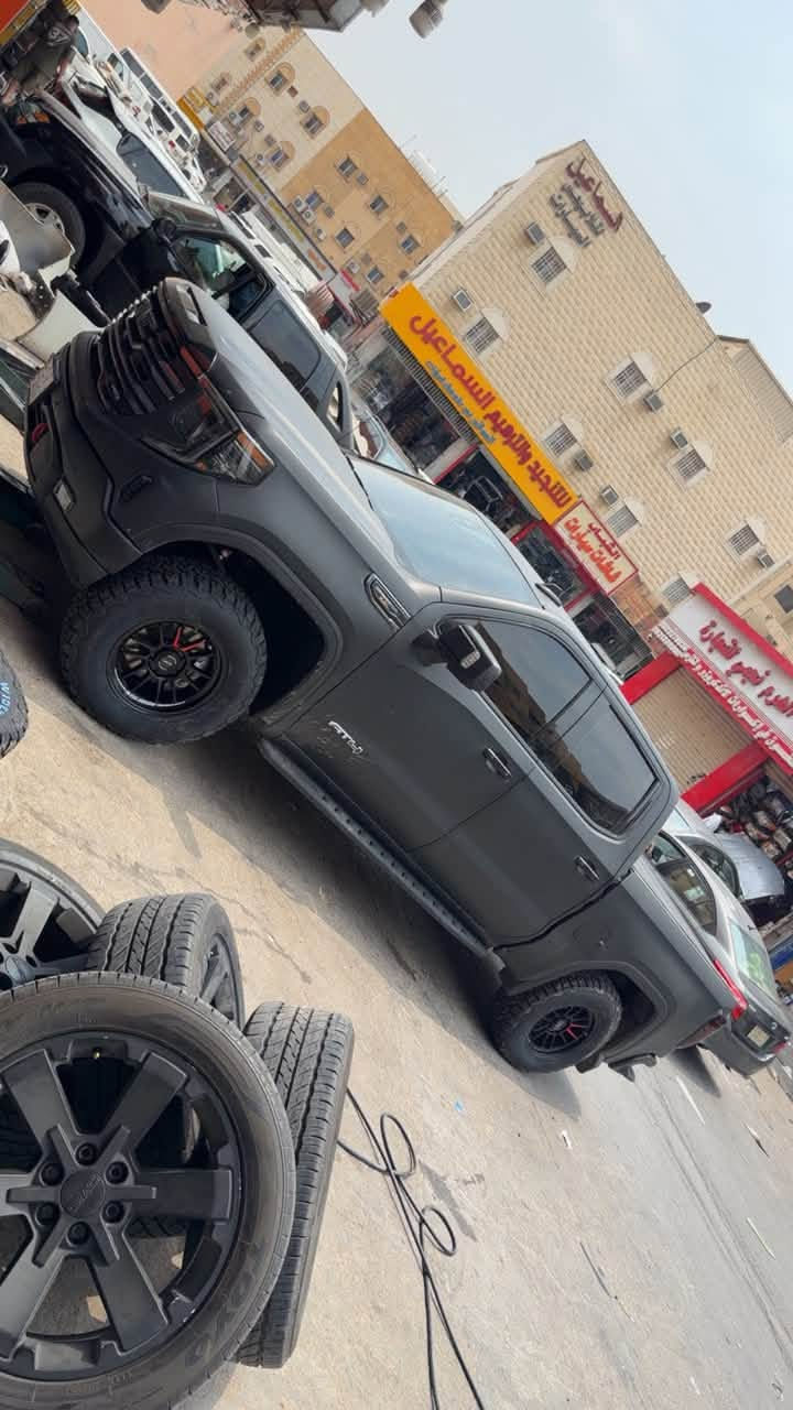 GMC
AT4
سيرا
2022
وارد امريكي 
فول مواصفات
8 سلندر
مغلفه لون المات
جاهزه من كلشي
للاستفسار 
***********
***********
