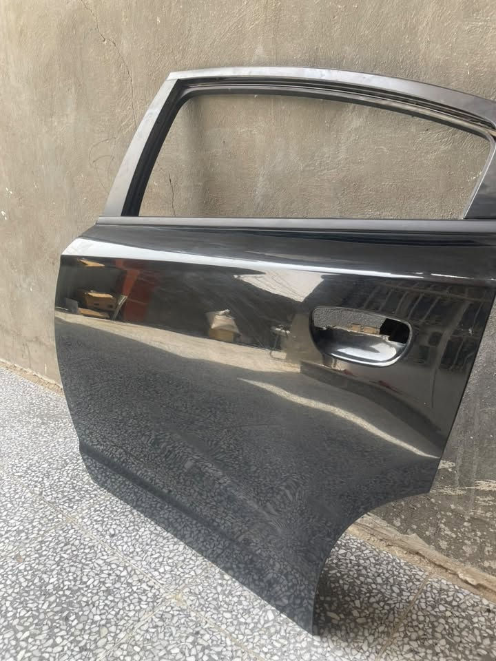 سلام عليكم
باب خلفي للبيع قطره صبغ مابي انطي سعر ومانختلف 
***********
