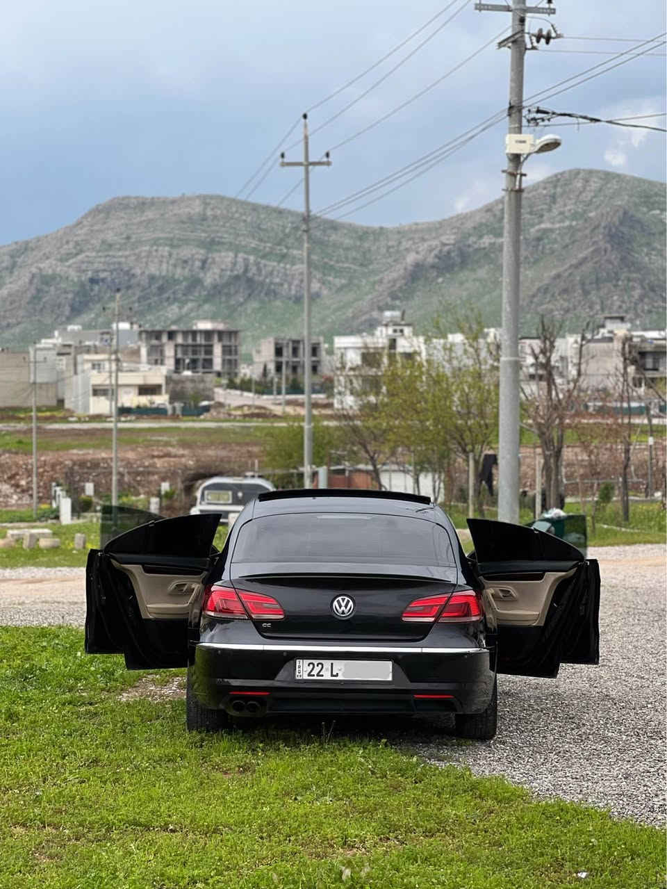 Passat CC 2014
پاسات سی سی قەپات قەپات مواسەفات
پانۆڕاما 
تەعدیل سورحە
سوکان ڤۆلیۆم 
زینۆن و حەدەسە 
لەگەڵ سوکان زینۆنەکان دەسوڕێ
لایتی ناوچەی کوێر 
ئۆتۆهۆڵد 
برێک بەسمە 
پەردە بیلاد
سیدی بۆکس
شاشە و کامیرە
سەیارەکە خۆی پاڕک دەکات 
زۆر مواسەفاتی تر
٦ گێڕی مەڕغوب
مەکینە ٢٠ تۆڕبۆ 
سەنەوی بە ناوی خۆمە تا ٢٠٣١
یەک دینار مەسروفی تیا نیە 
دەعامی بۆ دەعامی بەشەرت 
بەس بۆنیتی بۆیاغە بەبێ ناوگرتن هەر هەموو شتێکی بەشەرت 
١٥٥ هەزار ڕۆشتوە مەکینەی نەکراوەتەوە 
بێ حەیب بێ مشکیلە 
 تایەی تازەیە ویلێکی جوانی لەسەرە 
سەیارەیەکی عایلی و ڕێک و پێکە 
سعری 95$ مەجال
شوێن ڕانیە 
***********
*********** رانية, السليمانية
