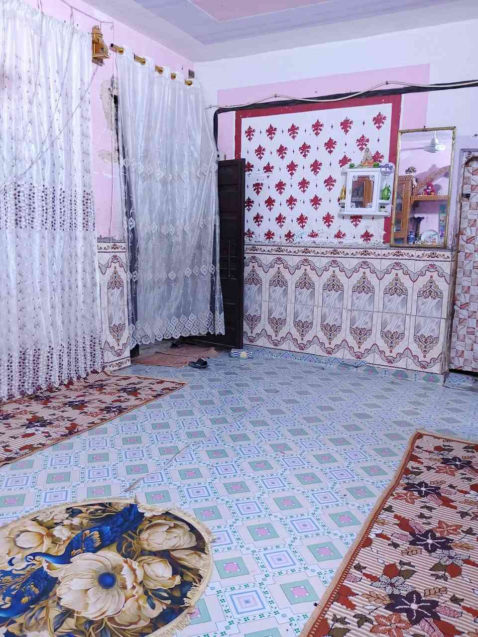السلام عليكم بيت زراعي مساحه 200 بي ثلاث غرف وصاله مطبخ ديوانيه السعر 40 وبي مجال*********** شارع 7 امتار
