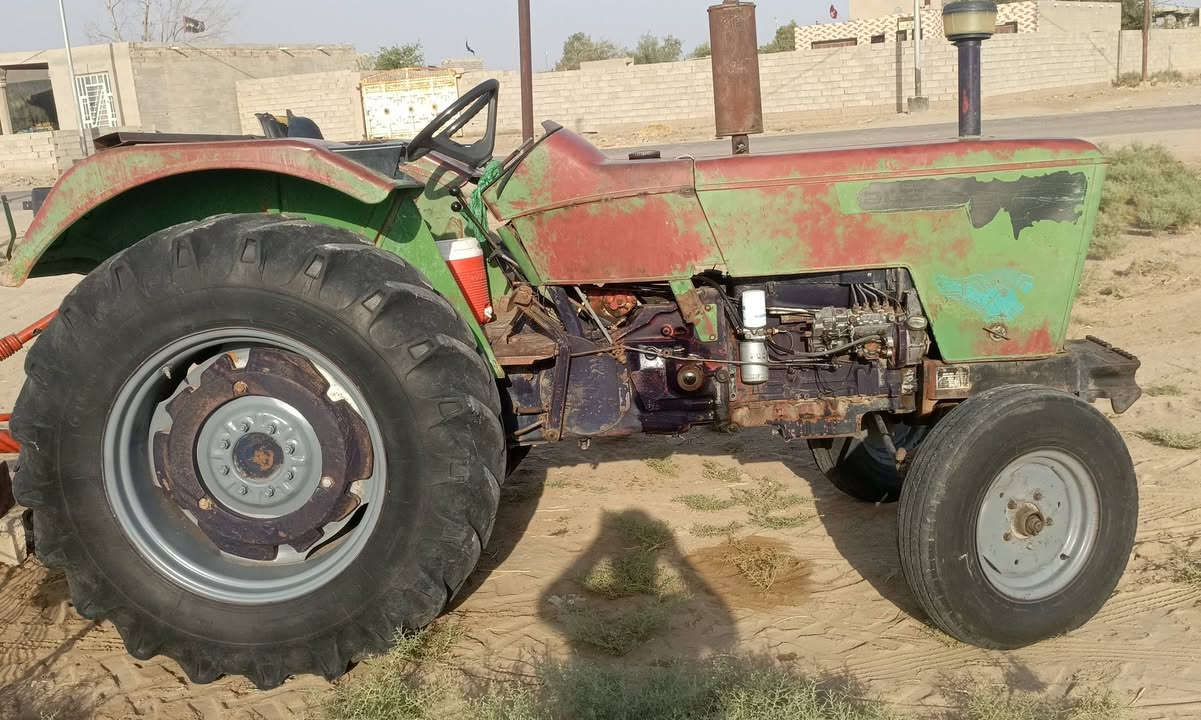 مكينه سيرت للبيع مكفوله گير ومحرك نگره سلف
موديل 2000 بدون
 السعر خمسه ملايين وربع وبيها مجال للشراي 
***********

