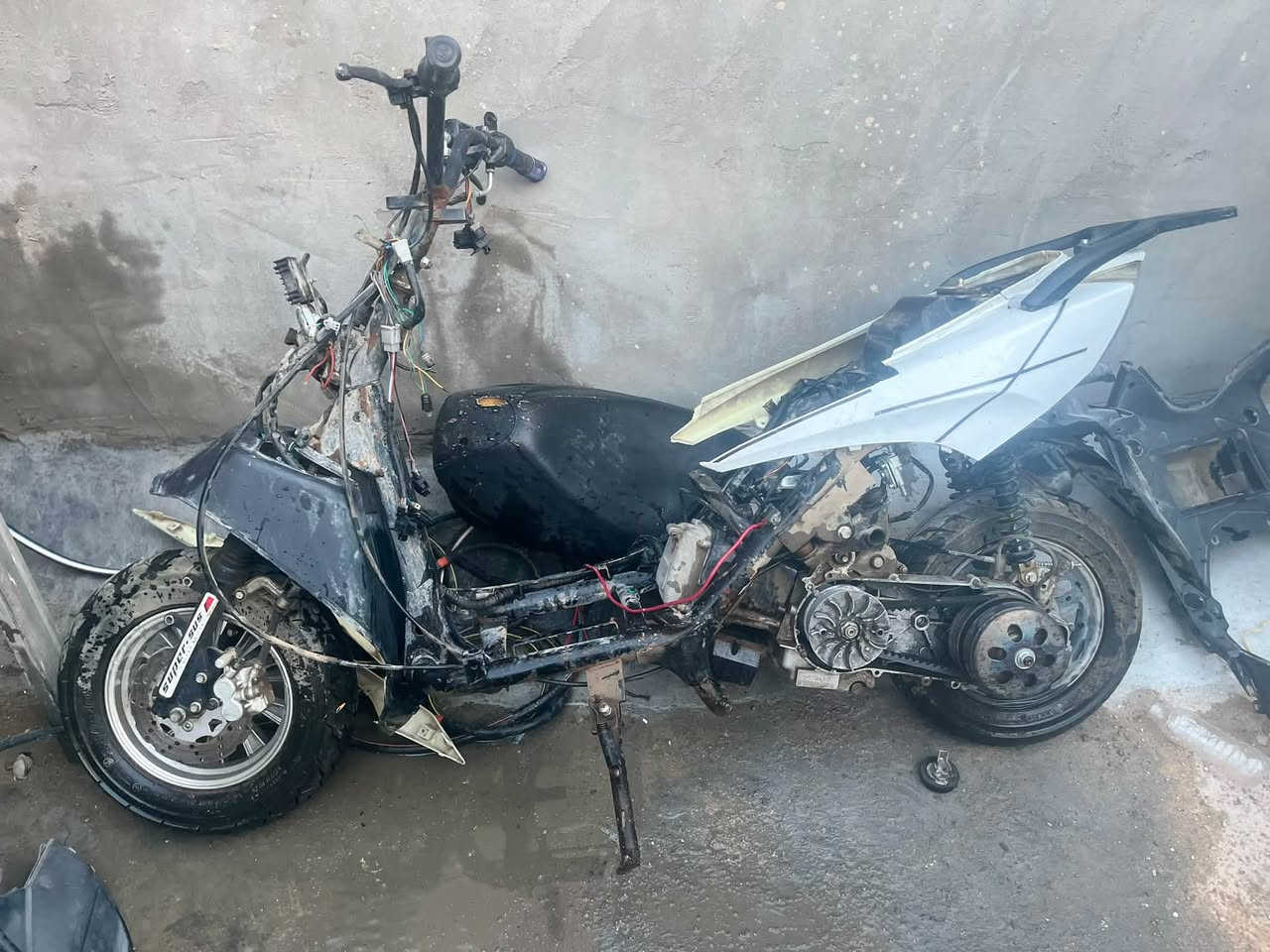 سلام عليكم دراجه ماكس FS الدراجه شغاله بس عوزه قبق هندر مديل 2021 غراضه كامله بس دشبول وراس لايت مابيه تخم تاير جديد ابيعه كوم حديد مكاني زعفرانيه سعر 120 وبيه مجال بسيط 

تواصل ***********
واتساب فقط
