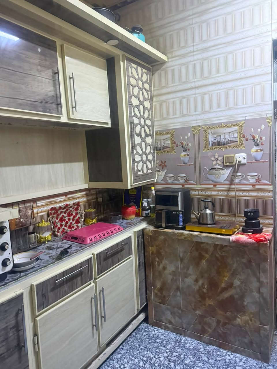 ‏بيت معروض للبيع في حي الزهراء المساحة 100 يواجهه خمسة والن نزال 20 البيت يحتوي الطابق الأول على غرفة نوم وصالة ومطبخ وبني والطابوق الثاني غرفة نوم￼ طابو صرف اتصال والاستفسار على هذا الرقم *********** سبعة
