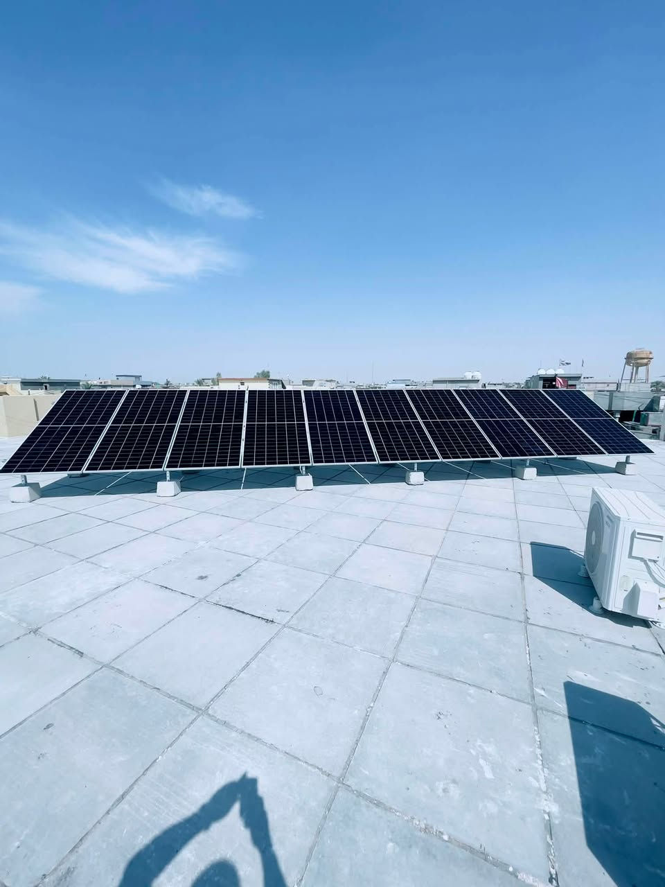 ☀️⚡ منظومة هورايزن لمؤسسة حكومية تابعة لوزارة الداخلية

ضمن أعمالنا في تجهيز المؤسسات الحكومية، تم تنفيذ منظومة طاقة شمسية حديثة لإحدى دوائر الجوازات في بناية جديدة، بتصميم وتنفيذ هندسي متكامل من شركة أبراج المهندسين.

🔋 مكونات المنظومة:
• إنفيرتر هورايزن 8 كيلو واط
• بطارية هورايزن 32 كيلو واط
• 10 ألواح LONGi Hi-MO X10 بقدرة 650 واط للوح
• هيكل ميكانو مصمم ومثبت وفق متطلبات الموقع

منظومة مصممة لتوفير طاقة مستقرة وموثوقة للمبنى، مع الاعتماد على مكونات عالية الكفاءة وتنفيذ هندسي دقيق.

📞 ***********

🏢 شركة أبراج المهندسين للطاقة الشمسية
📍 ديالى – بعقوبة – شارع الدفاع المدني
مقابل معرض خريسان للسيارات

