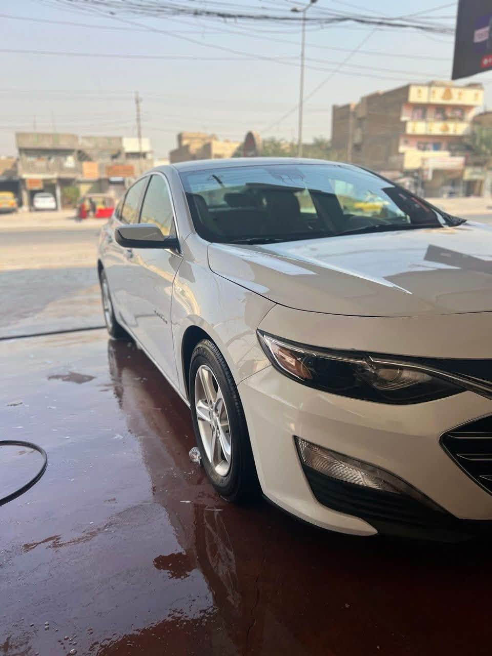 ماليبو 2024 LT للبيع
اللون: أبيض
 رقم بغداد
 سنوية وهزة إصدار جديد 2026
 محرك 1.5 تيربو 
 فُل مواصفات LT
 بصمة أبواب 
 تشغيل عن بُعد
 سايد بريك كهربائي
 لايت زينون أبيض مع لايت أصفر
 حساسات + رادار
 تحديد مسار
 تحكم بالستيرن
 تبريد خلفي
 قيادة ذاتية
 ماشية 12000 ميل  فقط
 كفالة حدادية وكير ومكينة وتبريد وكهربائيات
حادثها بس بنيد ومبدل على وضع الشركة  
السعر 125قفل 
***********

نص مكتوب في الصور:
- جسر الجادرية
- Baghdad, Iraq