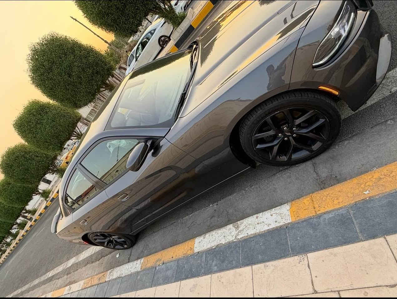 السلام عليكم للبيع جارجر امريكي موديل 2018  SXT Plus فول مواصفات عدا الفتحه 
الحادث جاملغ امامي مبدل ومصبوغ وباب السائق مصبوغ ونص الباب الخلفي مطابقه لون فقط بدون اي ضرر بيها مكانين بسيطات بارد 
بيها ايربك وراجع سستم كامل 
كير ومحرك مكفولات 
حجم المحرك 3.600 ماشيه 106 كيلو متر حقيقي صدر امامي خلفي جديد تخم تاير مابيها اي نقص السيارة شاديلها عدسات وبيها ضمان 
صور الحادث مرفقه مع السونر
السعر 180 ورقه وبيها مجال 
بغداد السيدية او حي العامل  
*********** بغداد, العراق
