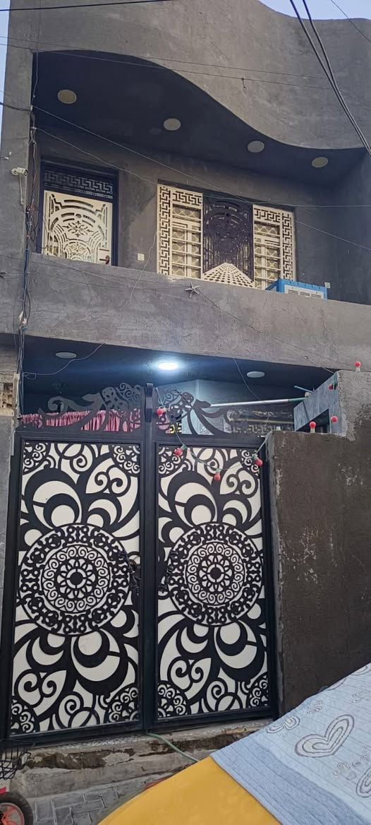 بيت بحي السفير ١٠٠ متر من جهة الشهداء الثالثة بناء حديث للاستفسار ***********
