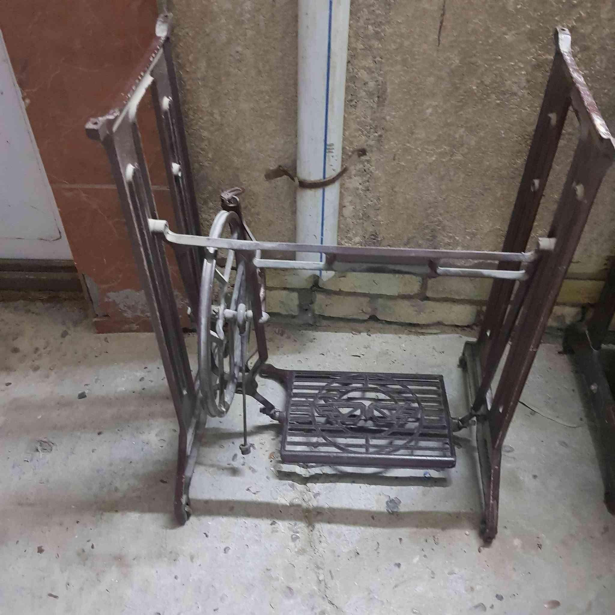 ميز مكينه • نضيف