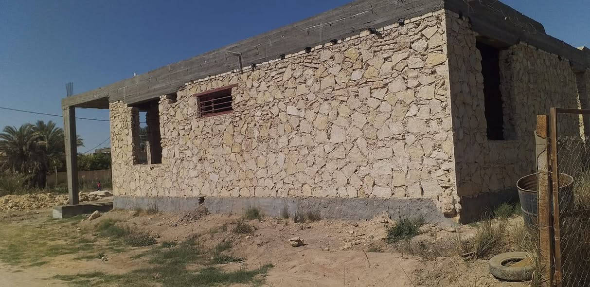 سلام عليكم 
شغل حجر مرتب مع ديكورات وترتيب 
بناء سياج 
بناء بيت
رصف مع ديكور 
تكحيل مع اضافة لون 
بناء مماشي 
بناء اساس سياج وبيت 

للتواصل مع استفسار واني بالخدمة 
***********
