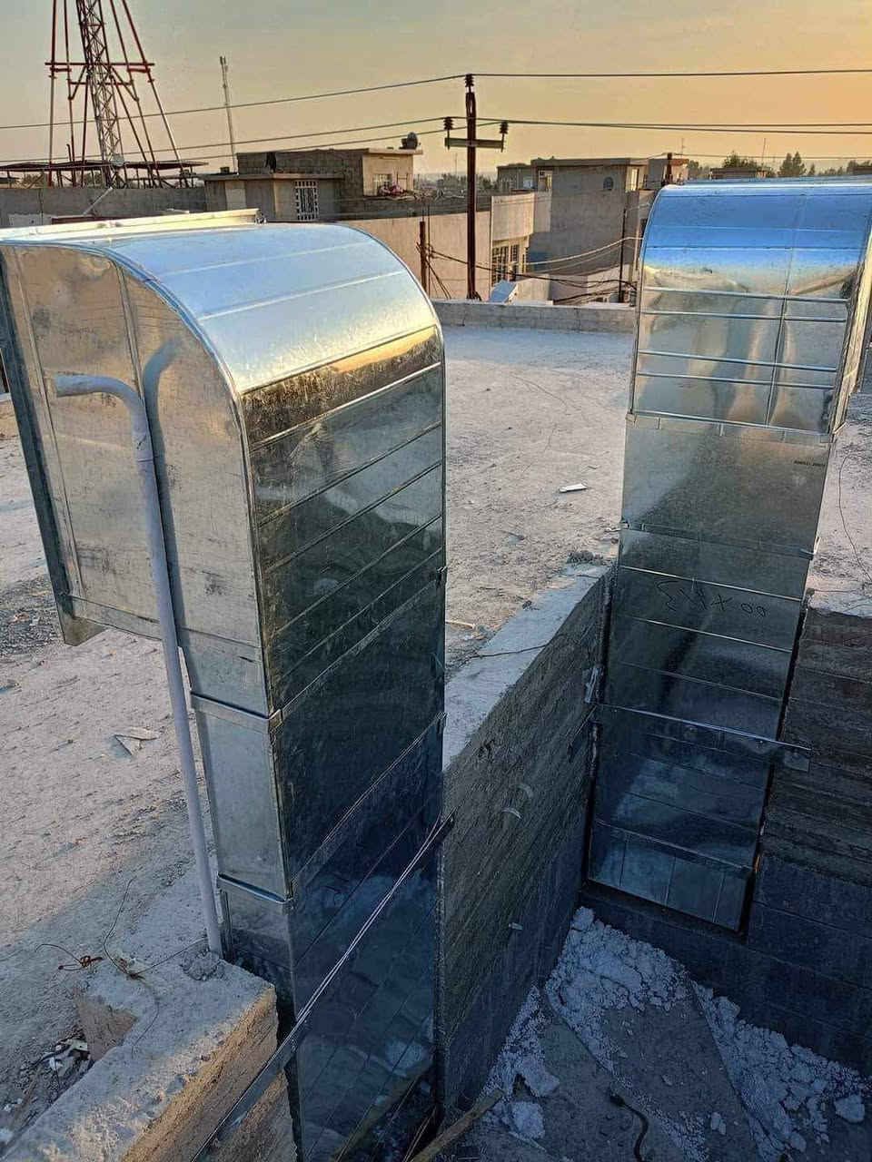 دكتات تبريد مركزي  مجاري هوائيه
شغل شرط هندسي وتوزيع الهواء بالتساوي وسليكون لمنع الت

نص مكتوب في الصور:
- HONOR X9c