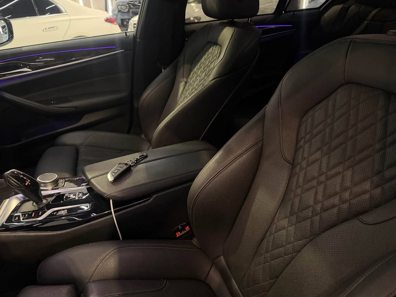 bmw xDrive 530i 
كلين تايتل موديل 2021 امريكي 4 سلندر مواصفات لاكجري 5 كامرات ماشيه 87 الف مايل سياره جداً نظيفة صفر مسج بسعر جداً مناسب 295 ورقه ، عنوان السياره اربيل سايدن المناره للاستفسار / ***********  / *********** أربيل, العراق
