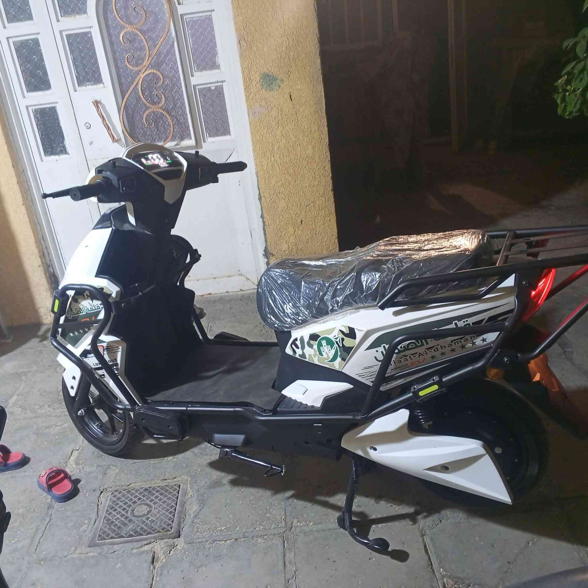 سلام عليكم دراجه شحن زيرو للبيع ستلام شركه 6بطريات 500كيلو تمشي بيه
سعره 1.200 
مكاني نجف حي سلام ***********
