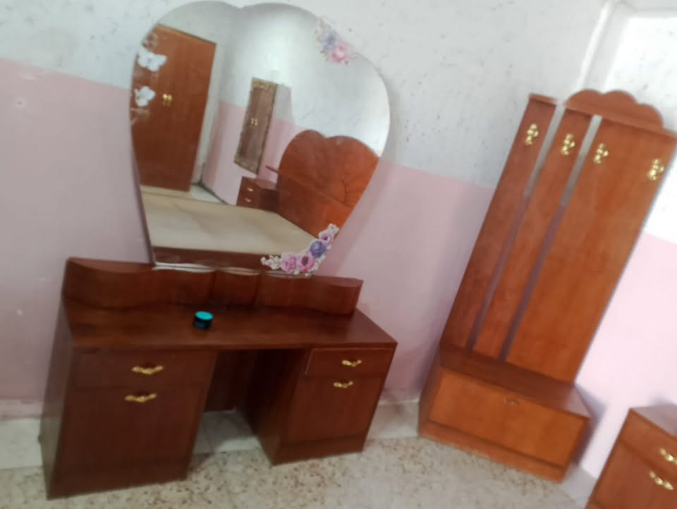 غرفة كاملة • ٦ أبواب • يحتاج صبغ