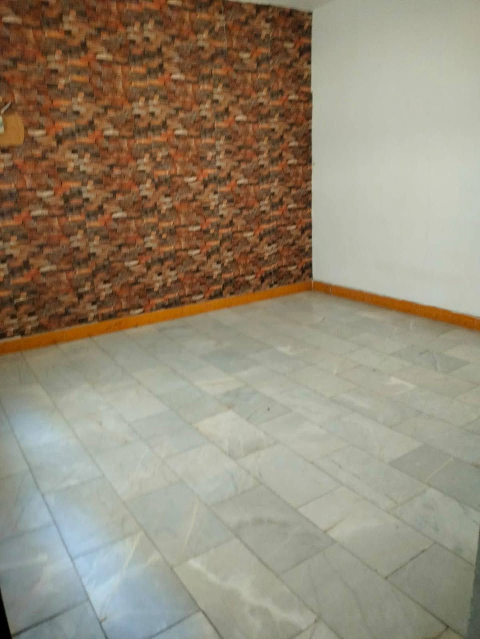 🏠✨ للإيجار – بيت 200م✨🏠 

بناء نظيف جدا 

الموقع / ام الخيل الثالثة نهاية شارع عشرين قرب مدرسة الاشعاع

📍 المواصفات:

البيت طابقين جدا نظيف

🛋️ استقبال 
🏢 صالة 
🛏️ غرف عدد 3
🚿 مجموعة صحيات متكاملة
🍽️ مطبخ حار وبارد 
🌤️ 
💼 كراج طارمة 

📞 للاستفسار: ***********
