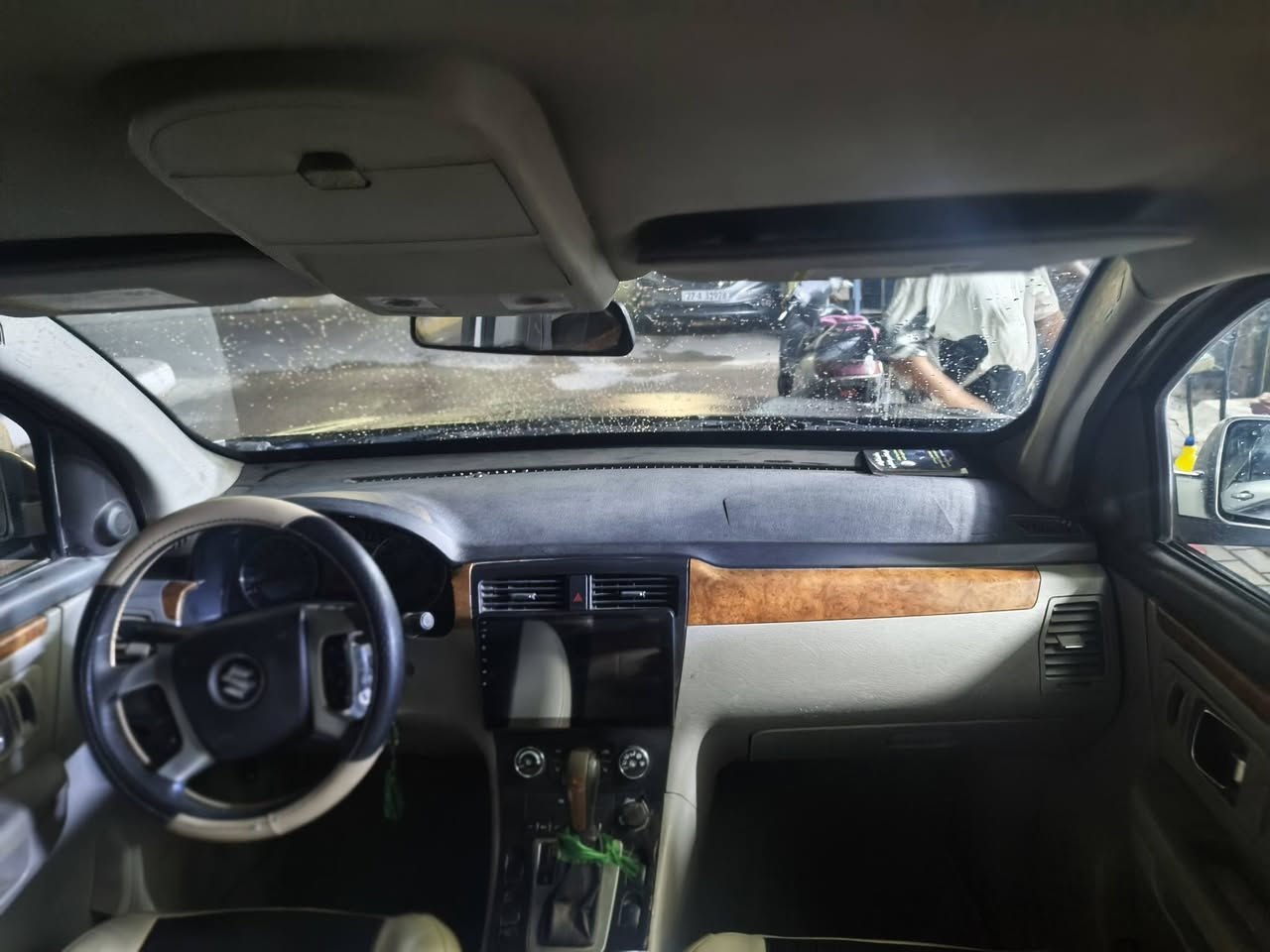 ساسوكي xl7 مكينه 3600
موديل 2007 غاز وبانزين مشترك مكينه وكير وتبريد خير من الله دواخل جديده رقم بغداد بسمي
السعر: 65 وبيها مجال 
مكان السياره كوت واسط
***********
