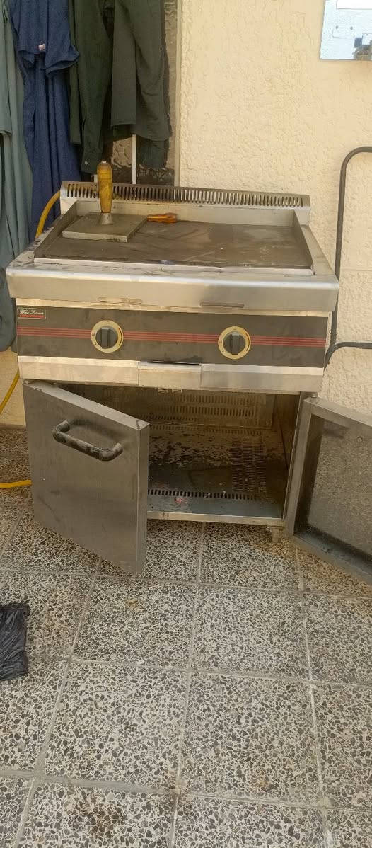 شوايه همبرجر كريب اصليه السعر 500 وبيها مجال مثرامه حجم 32 نظيفه سعرها 160 المكان الشعله ***********
