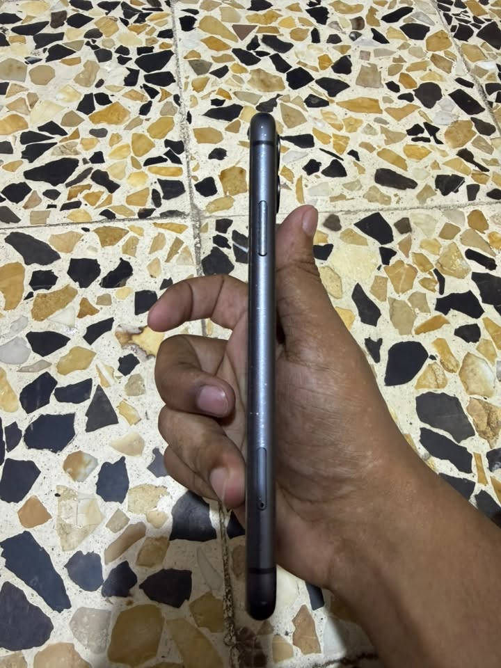 ايفون ١١عادي بطاريه٨٠ نضافه ١٠٠/٨٠دبل خط ذكره ١٢٨ موبايل مكفول وتر كلشي مابدل بيه سعر٢٧٠وبيه مجال مراسله على رقم ***********
