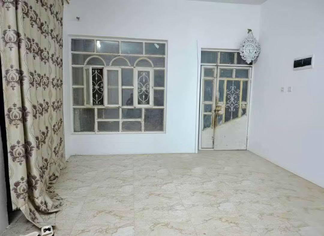 بيت البيع طابوو صرف 200 متر
حي اور الثانيه خلف مطلعم انور ابو الكباب قرب شارع 20 
مطلوب مبادره 86 
لاساس تجعيب 
السكف عكاده 
الجيران ذهب خوش ناس 
تفاصيل البيت 
غرفه 7 متر
صاله 10 متر 
مظبخ 5 متر 
ستقبال 7 متر 
مناور 2
صحيات داخليه وخارجيه 
التواصل خاص او التصال عل رقم 📱 ‏‪***********‬‏

