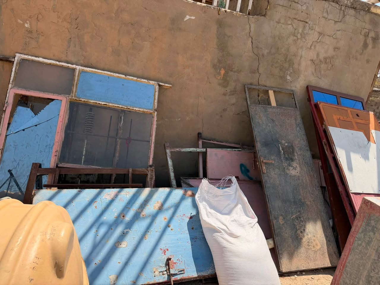 للبيع شلمان ٤ أمتار و٣ونص ٢٢شلمانه بس ثنين معوجه وباقي كلهن نضيفات زاد بيبان وشبابيج وهنكلاين جيبلك كيه حمل مكاني بغداد المعامل شاعوره ام جدر الاستفسار***********
