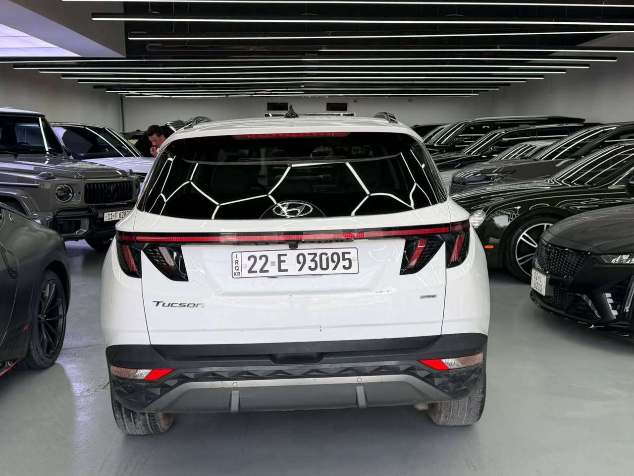 السلام عليكم  
توسان 2023 لمتد vip فول الفول امريكي السياره  بدون حادث فاتحين الدعاميه وسرقة البنيد 
    رقم اربيل الدولي الجديد تحويل ثاني يوم  السعر 159$ سعر جداً مناسب بلعافيه على ياخذهه 
 مكان السياره الكراده 
للاستفسار ***********  وات ساب
                         ‬‏         
المواصفات LIMITED VIP
1- بصمة تشغيل 
2- بصمة ابواب لمس دخول ذكي 
3- بنوراما على طول السيارة 
4- صندوق كهرباء شفط 
5- كامرات 360 درجة ( جانبية - امامية - خلفية ) 
6- كامرات مع الاشارة 
7- السيارة تتقدم وترجع ب البصمة 
8- تبريد تدفئة كشنات 
9- كشنات جلد كريمي 
10- كشنات كهرباء 
11- اضواء محيطية 67 لون اختياري 
12- كشنات خلفية هيتر 
13- مرايات تعتيم ذاتي 
14- ابل كار بلي 
15- اندرويد اوتو 
16- شاشة دجيتل 3 اشكال للقيادة 
17- اشاير ترحيب 
18- اضواء امامية LED زنون 
19- اضواء خلفية LED
20- هوك خلفي 
21- فول اوامر صوتية 
22- جامات اوتو 
23- قطعتين تبريد 
24- اشارات ب المري
25- كير دكم 
26- شفتات ستيرن 
27- تحكمات ستيرن 
28- السيارة فور ويل 
29- محرك 2500 المرغوب 
30- هاند بريك بصمة 
31- شحن واير ليس 
32- منافذ شحن 
33- اوتو هولد 
34- تشغيل عن بعد 
35- السيارة اوتو بارك 
36- حساسات امامية 
37- حساسات خلفية 
38- كير AT المرغوب 
39- رادار امامي رادار خلفي رادار جانبي 
40- نقطة عمياء 
50- خزن ميموري
وبعد بيها هواي مواصفات
