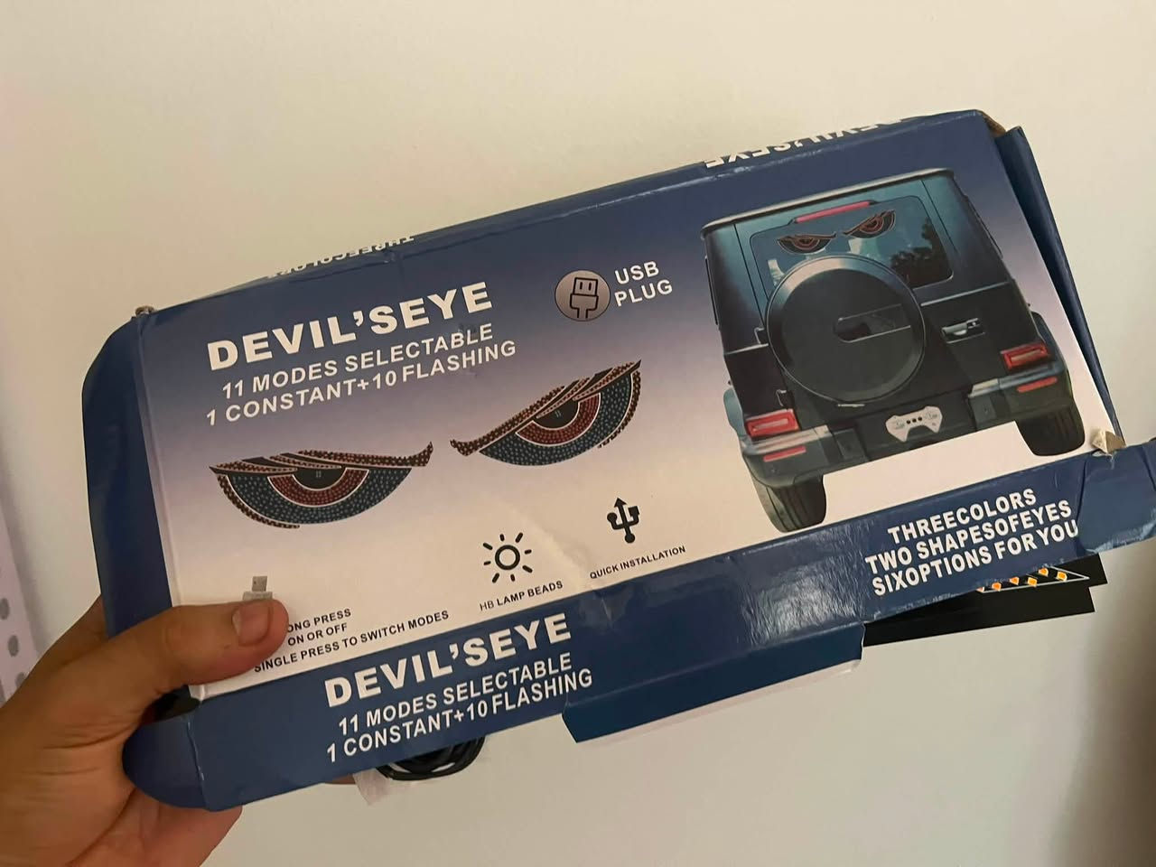 طقم Devil’s Eye (عيون الشيطان) LED للسيارات، وهو إكسسوار إضاءة 
تشغيل يو اس بي 
    2 قطع LED على شكل عين.
* تشغيل USB – 5V.
* 11 وضع إضاءة: وضع ثابت + .
* أحمر/أصفر/أبيض أو أزرق أو أخضر.
* يثبت على الزجاج بواسطة لاصق.
* قياس  للقطعة  12 × 30 سم

  توصيل مجاني لجميع محافظات العراق 
***********
