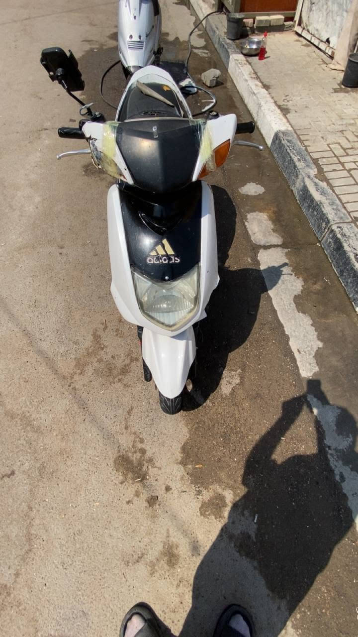 دراجه سكنس نثيه للبيع دراجه بيه دخانه او يحتاج اله كفرات دراجه خير من الله ما وكفتني ابد دراجه ابيعه عل هاي الحطه دراجه شغاله بس اني ابيعه كوم حديد سعر 250 قفل عنوان بغداد البياع شهداء شرطه الخامس رقم الهاتف ***********
