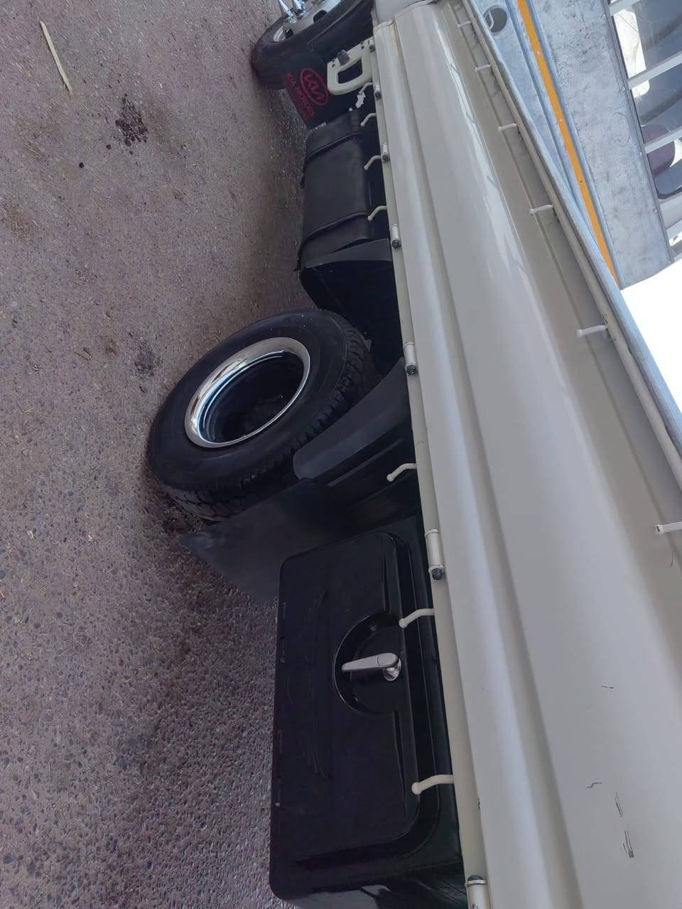 وين يدور جديد كارتون
كياا حمل فحل ، موديل2018 محدثه بل كامل شرط بيبان 18
َ{ ادوات ادوات}
 بيه أرقام وسنويه ورقم قماره ليبل وهزه جديده 
✺محرك 4000 مسكرر سبلاين
✺كير مكينه اكسل كفاله عامه
✺كصة حوض شغل درجة اولى مايبين ابد 
✺دخول جديد مشي
 قليل 
✺تأيرات تخم تاير،،،صندوق عده
سبيرات جاهز ٢ امامي خلفي، 
كفاله ضربه حادث خياس ابد ابد  مابيه 
 حجر البيه مال شركه بيه، سياره بعده وكاله  
✺تحكم مري كهربائي +شفط مري 
دركه تحكم ستيرن 
شاشه HD.فيديو لمس 
✺باتري جديد   
البدي مغلف الربع مغلف 
 دعاميه خلفيه
✺تدفئه تبريد شغال تبريد شرط ثلج مايتواجه❄️
✺السيارة جاهزه
سنتر لوك ريمون تفتح وتقفل عدد 2 وبدون اي نقص كاملة على 24 حباية  تستلم بدون اي نقص 
✺سيارة احلى من الصور وشغلها مضبوط 
✺كير مكينة حدادية دواخل كهربائيات كلشي جاهز ولاكلوب بيه نقص
✺مكان السيارة {ميسان العماره }
✺السعر(78) وبيها مجال اخون الجديد غالي والجناي يعرف سعر غالي اعبر منشور وترك كلمه طيبه تراي ناعم شرط مال ٢٥
للاستفسار 📞 ماجاوب خاص  وتساب او اتصال {***********
