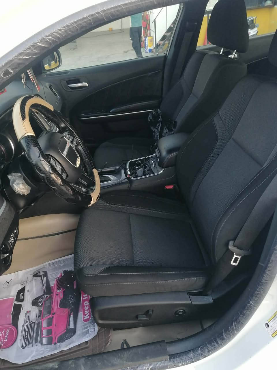 جارجر 19 اصل  sxt محدثها وايد بدي مال 23 بدون نفخات مواصفاته كشن حضن شاشه وسط كاربلي حادثها جاملغ خلفي نفسه مصلح وقبق صندوق مبدل بلادي نفس اللون محرك كير اكسل ع وضع الشركه تبريد ثلج تخم تاير صدر خلفي امامي جديد السعر 185 وبيها مجال للشراي  او مراوس بكامري  موديل حديث رقم اربيل لل استفسار ع الرقم ***********  تتوفر صور حادث وسونار
