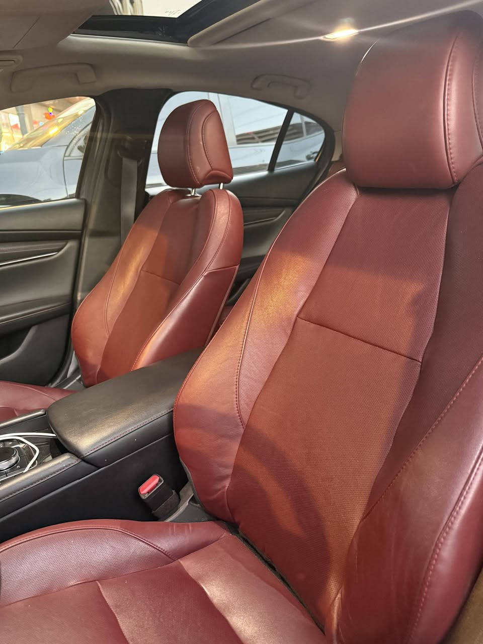مازدا فوول 3 بۆ فڕۆشتن
مۆدێل :2024 
 (Sky active-G)مەکینە: 2.5 بێ تۆربۆ AWD
ڕەنگ : کاربۆنی (رەساسی تۆخ)
سڵاید 
کوشن چەرم ماڕۆنی 
کوشن هیتەر 
ڕادار 
کامێرای دواوە
ئاوێنە کارەبا 
زۆر مواسەفاتی تر
سێ پارچە لای چەپی بۆیاخە بێ ناوگرتن 
تەنها ئێرباگی شان تەقیوە و داندراوەتەوە 
98,000 km ڕۆیشتوە 
سەیارەکە بەشەرت هەزەو شتی تازەیە  تا 2027 مانگی 8 
*********** واتساپ
