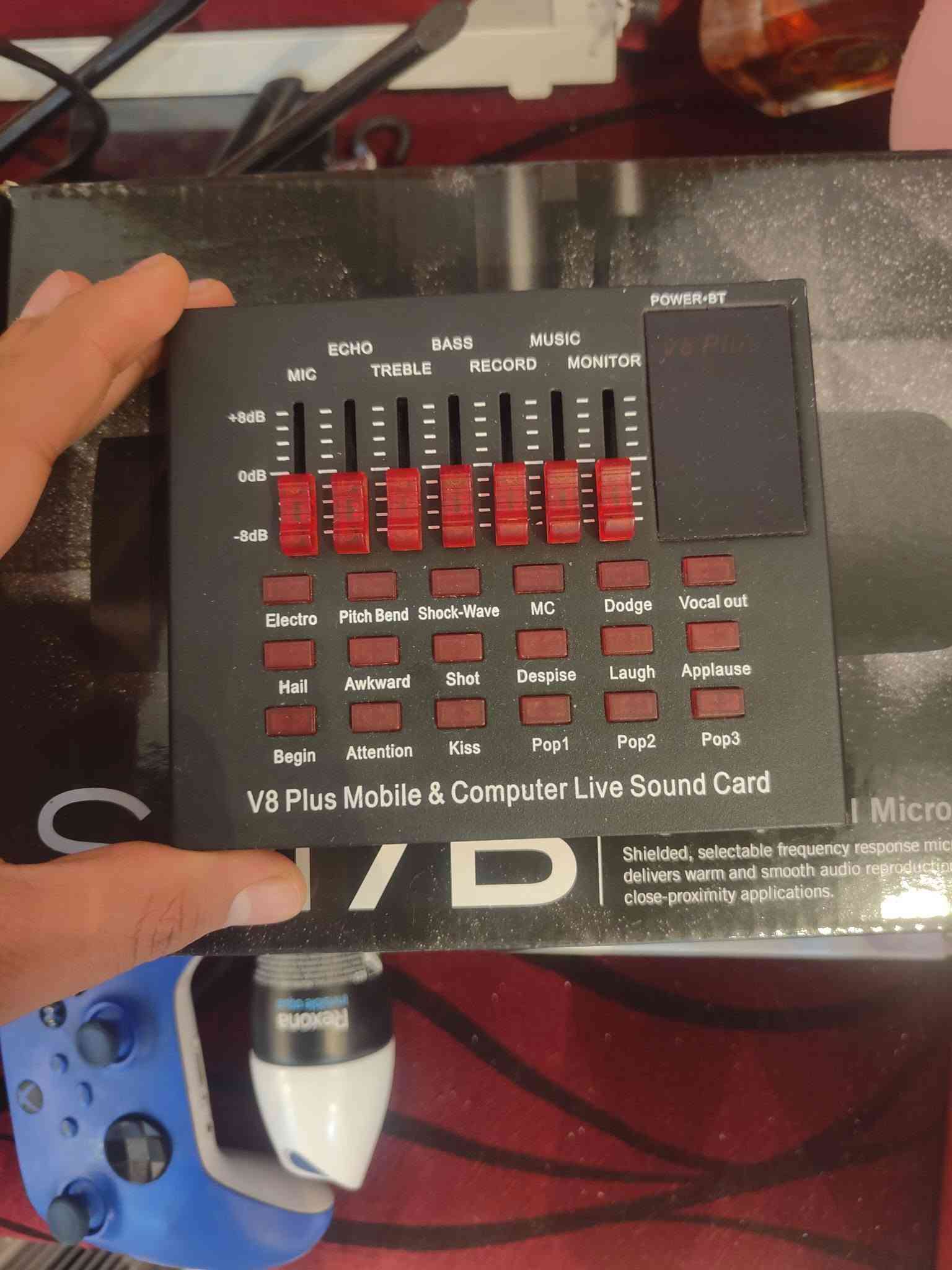 Soundcore H30i
السعر 15 الف ( مستخدم )
Soundcore Q20 
السعر 30 الف ( مستخدم )
Sound core Space one 
السعر 55 الف ( مستخدم )

المايك مع الستان: 125 الف ( جديد)

المكسر: 15 الف

التواصل: ***********

نص مكتوب في الصور:
- 1/6 Products Scenarios soundcore Q30 | Bluetooth Noise Cancelling Headphones The New Generation of Active Noise
- MICROPHONE ARM STAND HEAVY LOAD BEARING SLAPPABLE