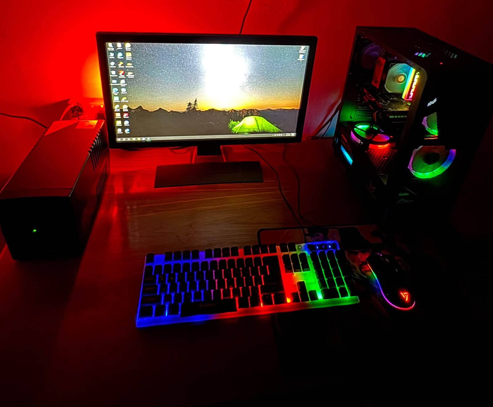 مواصفات الجهاز:
🔹 المعالج: Intel Core i5-9400F — 2.90GHz
🔹 كرت الشاشة: NVIDIA GeForce GTX 1650 SUPER — 4GB
🔹 الرام: 16GB DDR4 — سرعة 2666MHz
🔹 التخزين:
• SSD 112GB KLEVV NEO N400
• HDD 932GB — ST1000NM0011
🔹 المجموع: تقريبًا 1TB تخزين
🔹 النظام: 64-bit
🔹 اللوحة الأم: H310M S2 2.0

🎮 جهاز مناسب للألعاب، الاستخدام اليومي، والدراسة والعمل

مع 
UBS
وشاشة

السعر ٧٠٠ الف وبيها مجال حك الجية 

مكاني بغداد حسينية الراشدية 

***********
