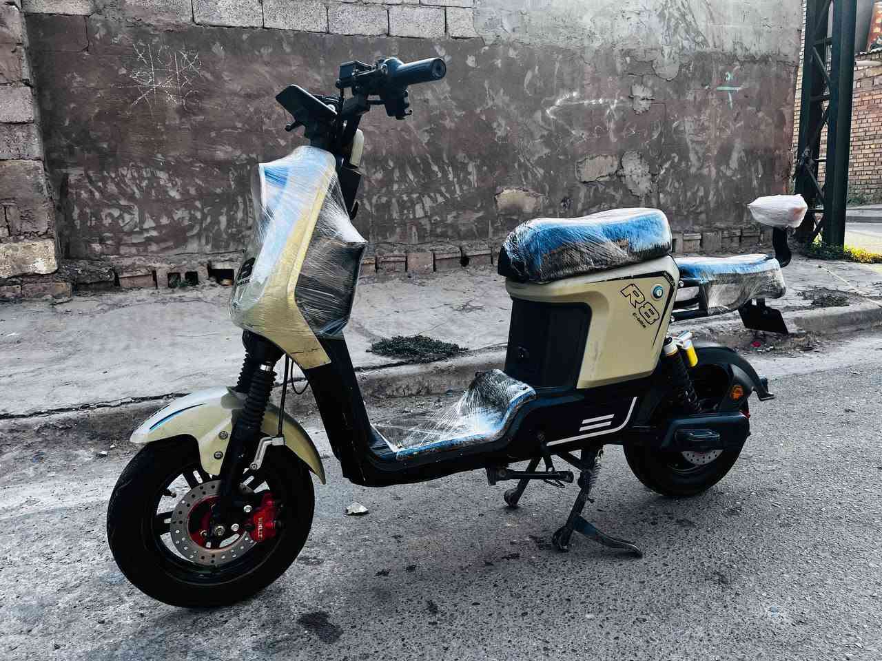 السلام عليكم
🚲 دراجة R8 للبيع

🔋 البطاريات جديدات
💰 السعر: 375 ألف
📍 المكان: بغداد الجديدة
📞 للتواصل: ***********
