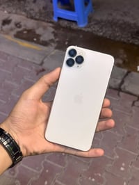 ١١ برو ماكس • ٦٤ • نضيف