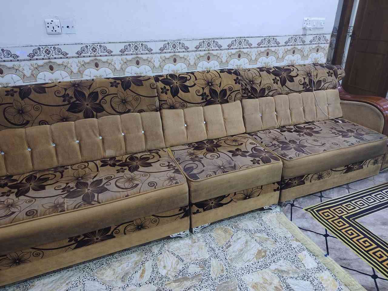 السلام عليكم ديوان ١١ مقعد ٢٠٠ بي مجال مكاني شعله بي اضرار يحتاج ترتيب ***********
