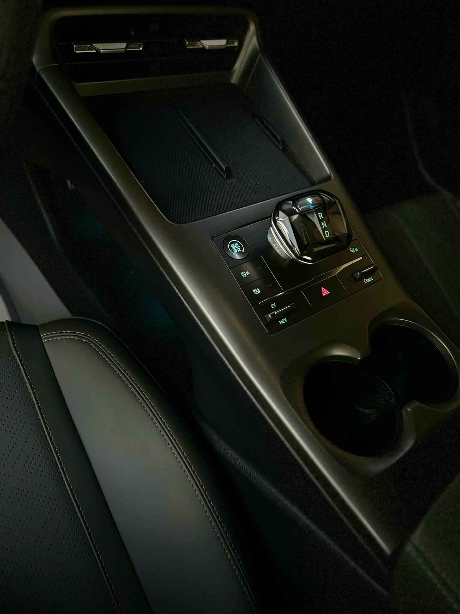 بي واي دي كن بلاس 2025 رقم بغداد أجره
Byd Qin Plus 2025 
السياره على وضع الشركة كفاله عامه الممشه الكلي 18 الف 
داخل زيتوني كامل ملحقات السياره فول ومعروفه المواصفات 
3 انظمة (( بانزين - هايبرد - كهرباء )) 

السعر : 20 مليون 
الهاتف : *********** 
العنوان : بغداد
