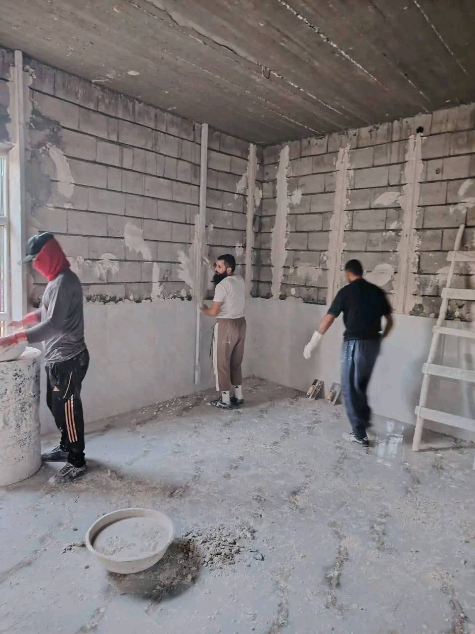 سلام عليكم  (تم نجاز بيت العم ابو براهيم مبارك عليك)  ،،خابر وحنه حاضرين ومايكون خاطرك اله طيب كادر لبخ جص من الموصل شقل عل مسطره  ***********//بي وتساب
