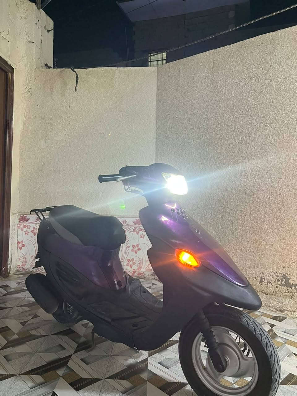 سلام عليكم دراجه للبيع تسع ازروف دراجه نضيفه ما مفتوحه كزوز جديد كفرات جديده كلجات جديده كهربائيات شغاله سلف شغال دراجه حلوه توا مرتبها على أيدي ... سعر على  خاص رقم ***********
