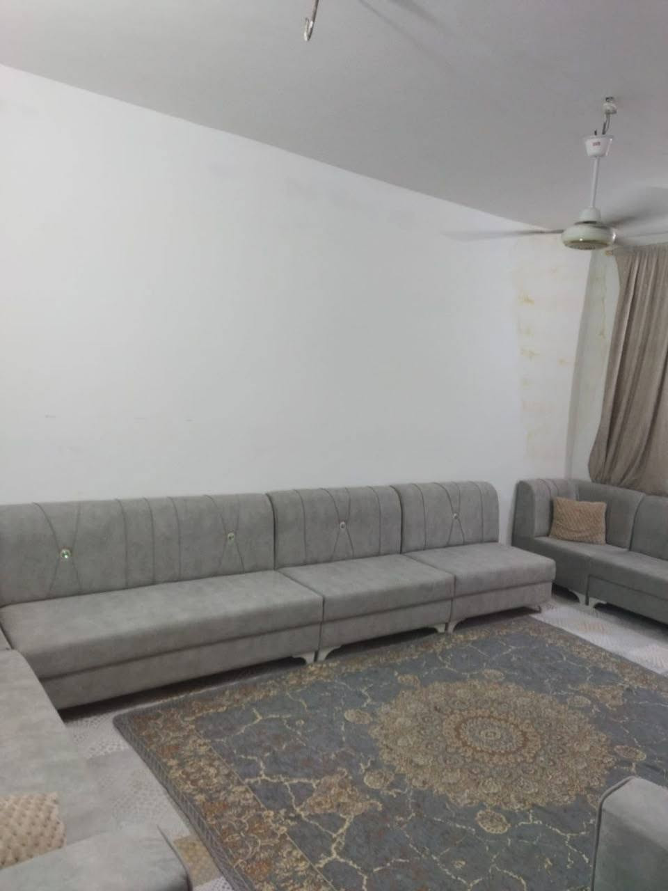 السلام عليكم بيت للبيع المساحه 120 متر ويحتوي على غرفتي على على غربتين وصاله ومطبخ واستعمال السعر 30 مليون الاستفسار ان تصل على المراسله واتساب على هذا ***********
